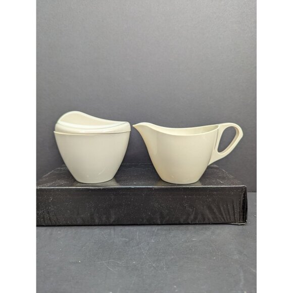 Vintage Melmac Melamine White Cream and Sugar Set with Lid - Picture 1 of 6